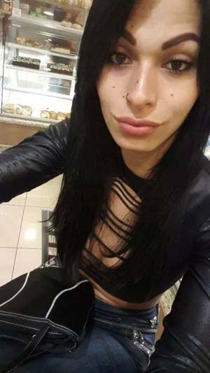 Brunette trans d'une beauté déstabilisante à Troyes