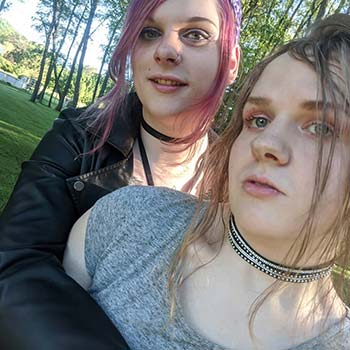 Deux copines transexuelles en mode drague à Annemasse