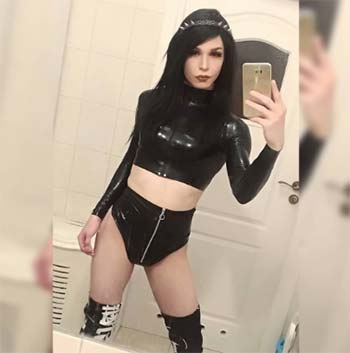 Ladyboy fana de latex et cuir à Meudon 92190