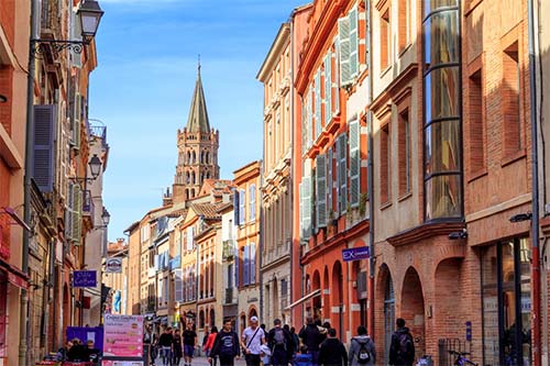 Passer par le Web pour rencontrer une transgenre sur Toulouse